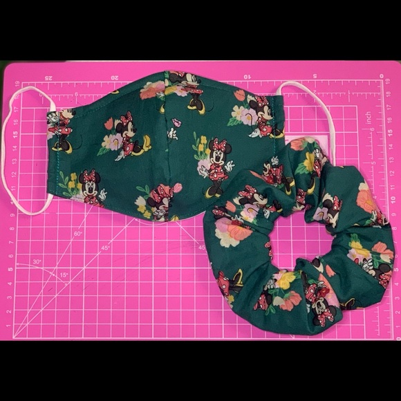 Minnie Mouse Face Mask and Scrunchie set - Picture 2 of 6